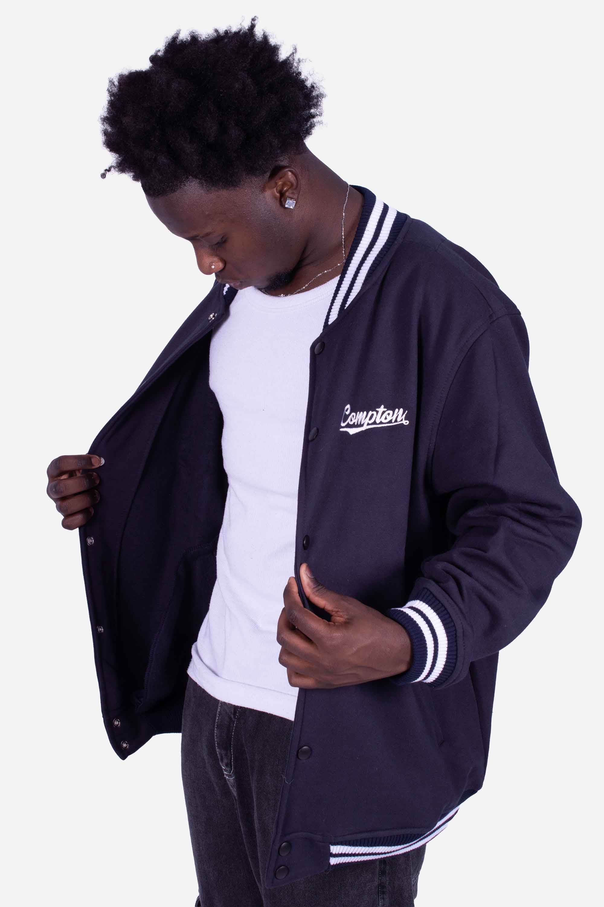 <p><b>Altura:</b> 1.75</p><p><b>Peso:</b> 83</p><p><b>Tamanho:</b> GG</p>